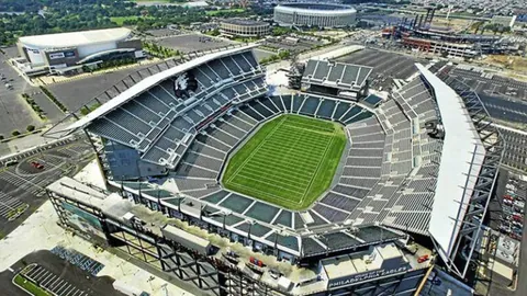 爱德华兹期待圣诞大战：欢笑盛宴，央视网独家直播备受瞩目