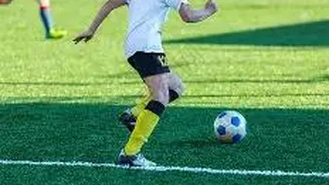 克鲁伊维特独揽三球并送助攻，樱桃队逆袭，英超毒瘤喜鹊再遭打击